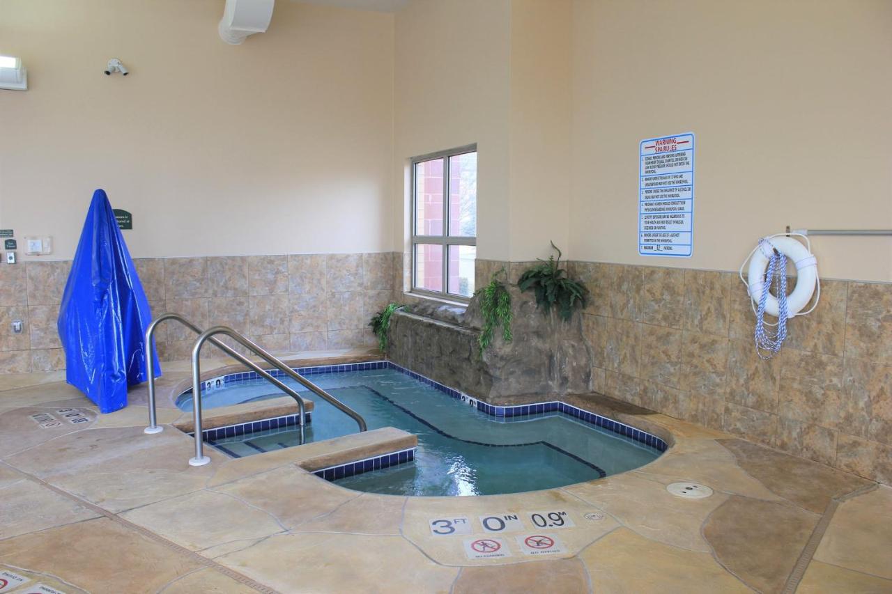 Holiday Inn Madison At The American Center By Ihg Экстерьер фото