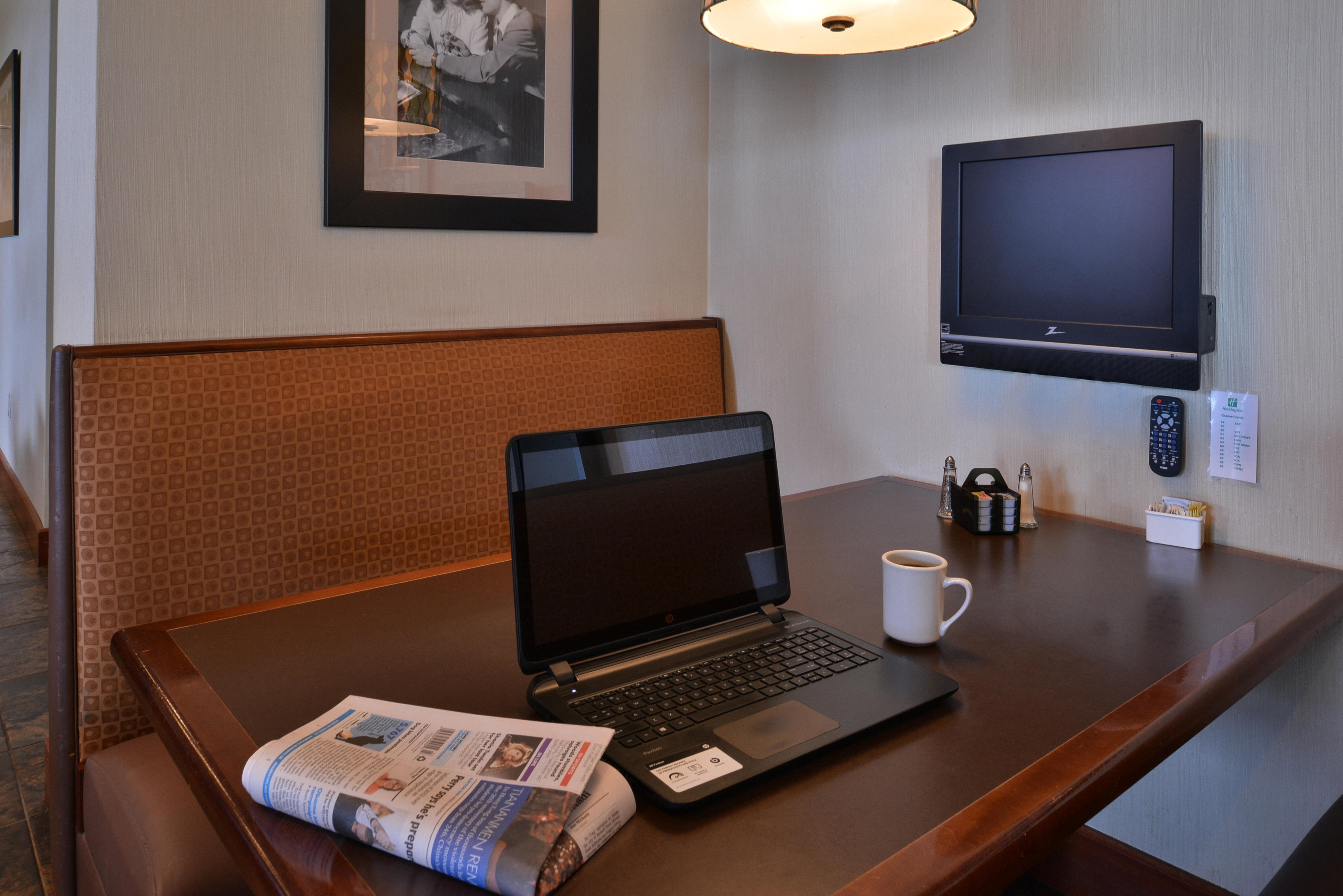 Holiday Inn Madison At The American Center By Ihg Экстерьер фото