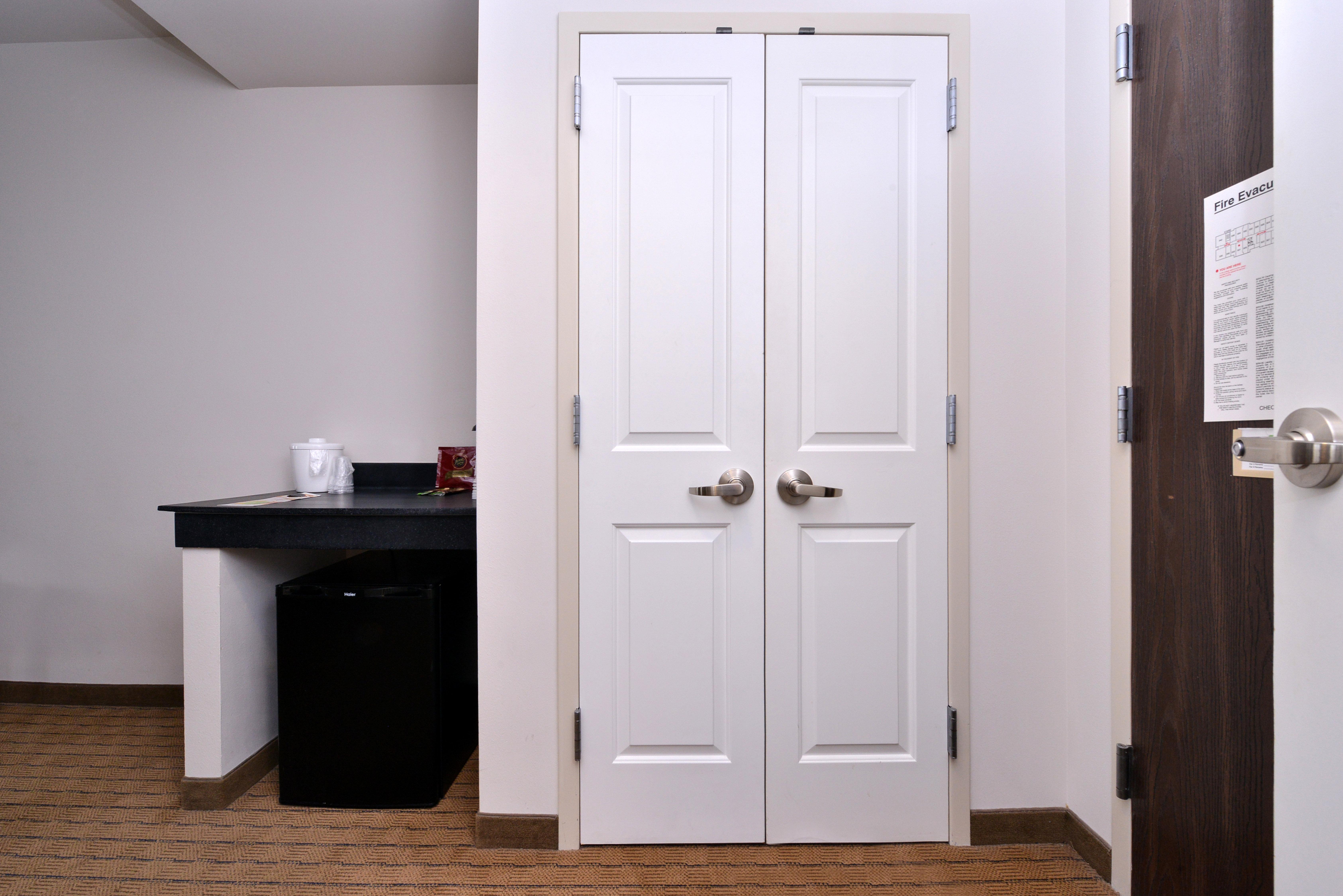 Holiday Inn Madison At The American Center By Ihg Экстерьер фото