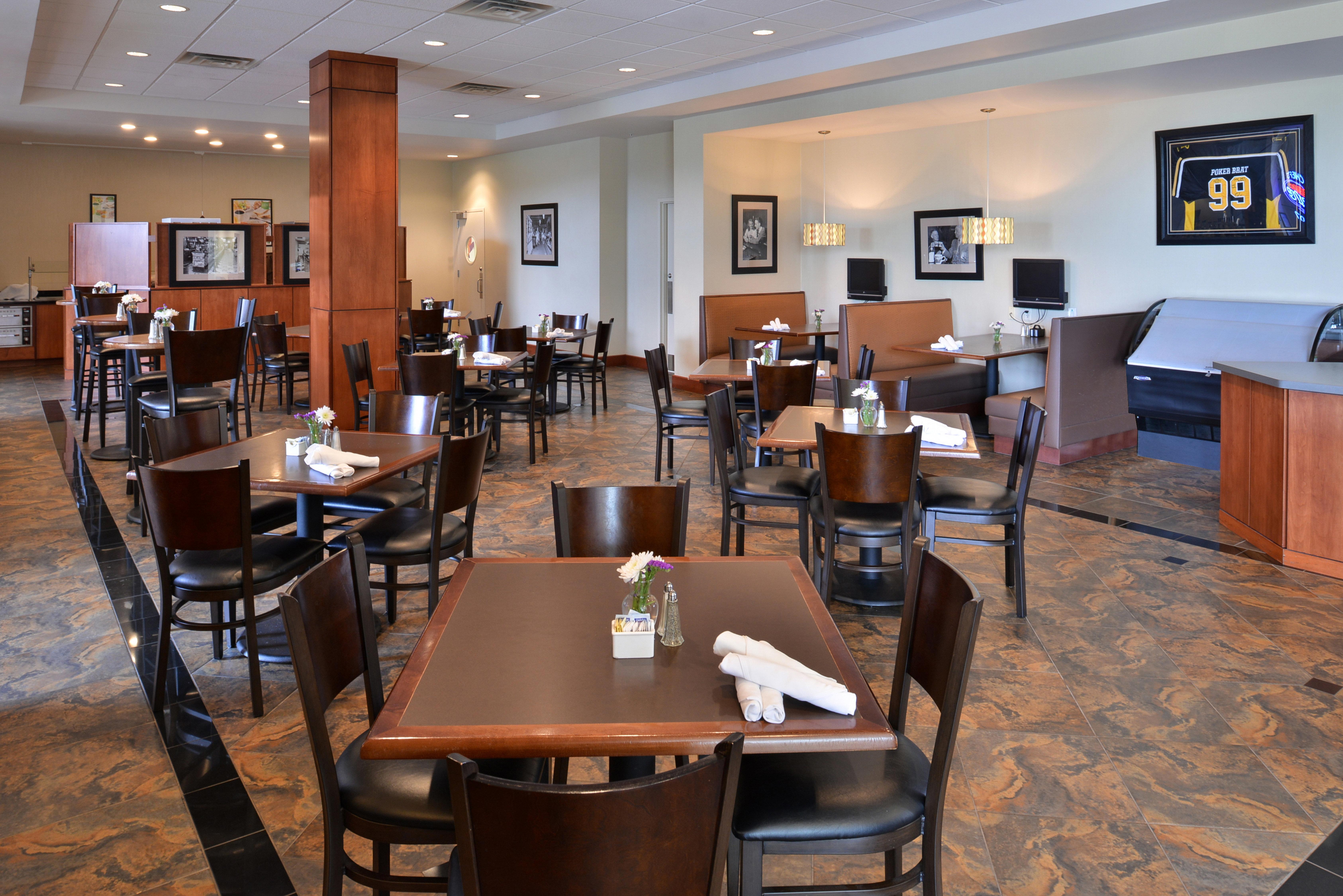 Holiday Inn Madison At The American Center By Ihg Экстерьер фото